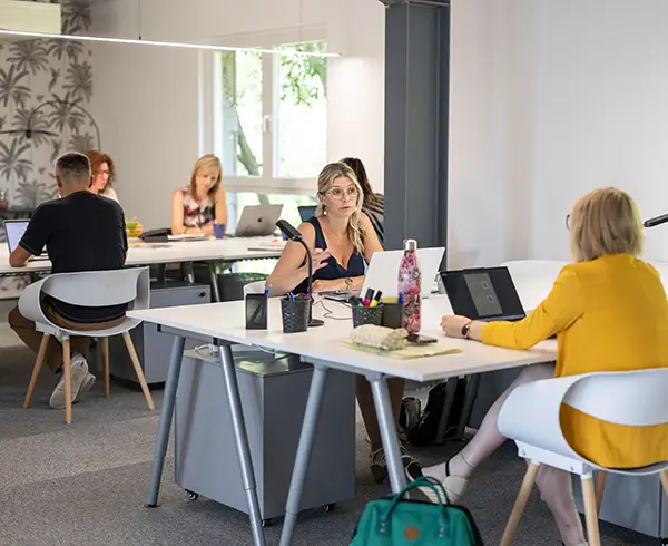 Espace de coworking convivial à Vieux-Thann avec 45 postes de travail